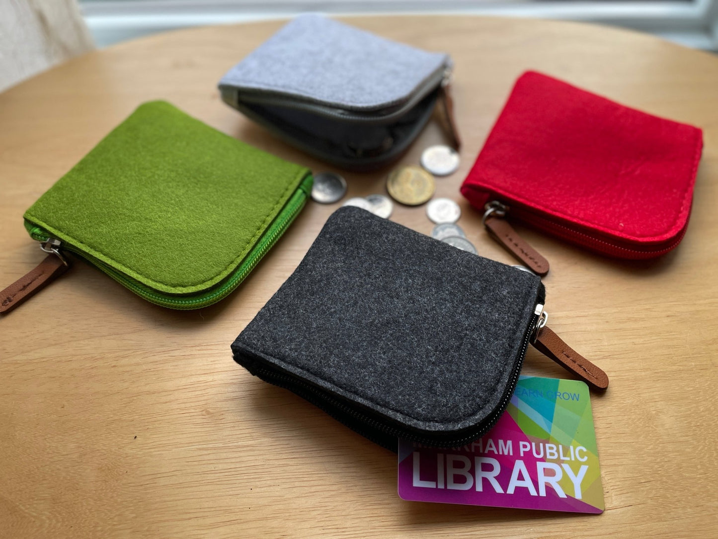 Simplify On - the - Go Living with our Mini Felt Purse: Compact, Stylish, and Versatile. Perfect for Organizing Keys, Coins, and Cards. Effortless Convenience in Your Pocket! - Simplidecor