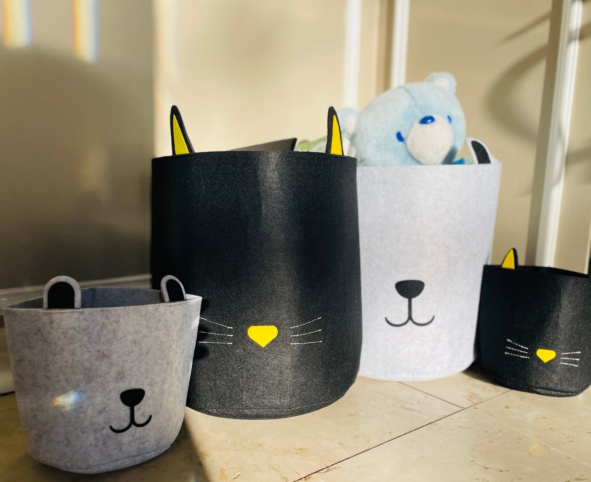 Adorable Cartoon Felt Storage Baskets: Black Cat and Beige Dog Designs in Two Sizes. Stylish and Functional Home Organization for Living Rooms, Bedrooms, Canada. - Simplidecor