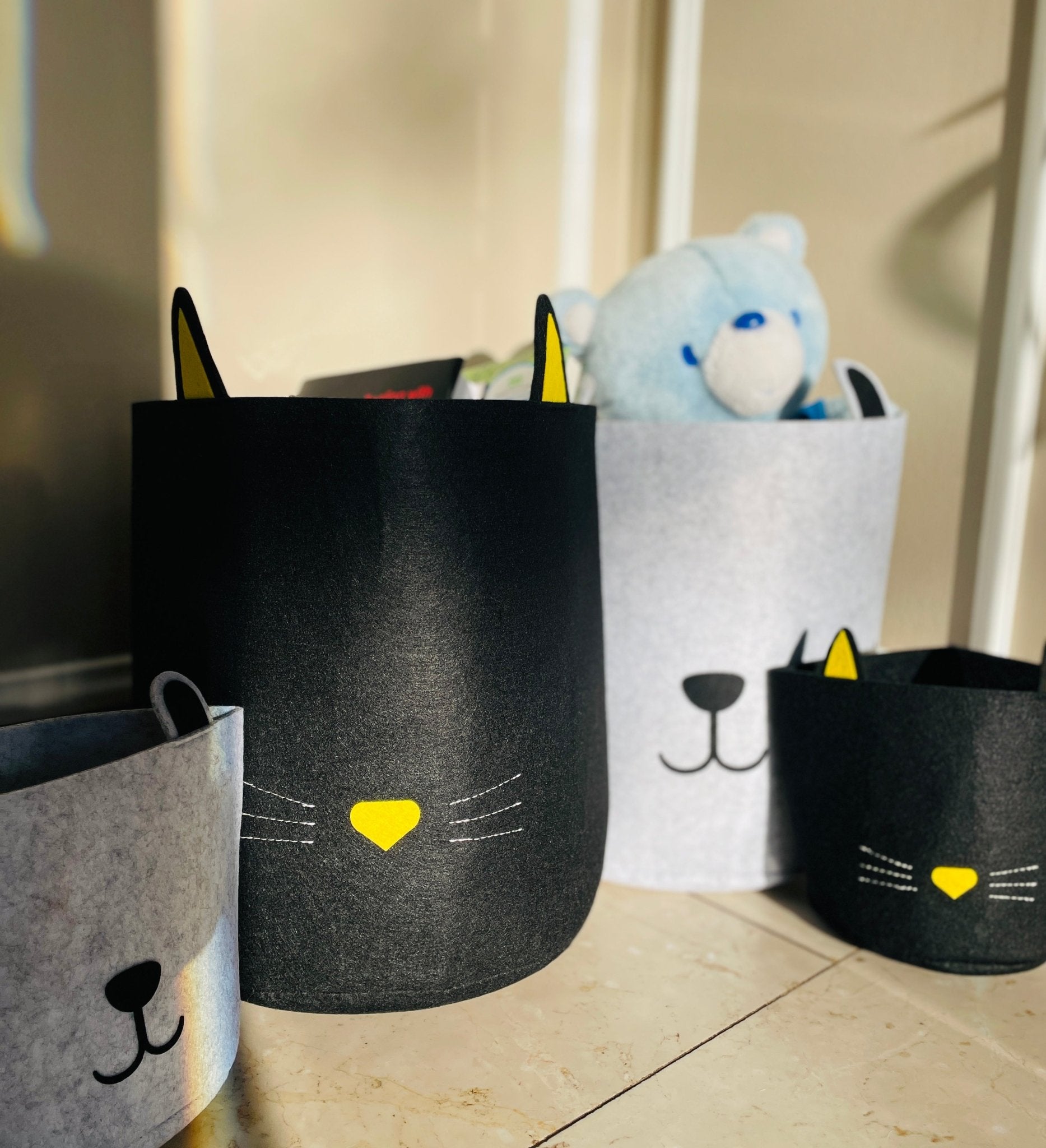 Adorable Cartoon Felt Storage Baskets: Black Cat and Beige Dog Designs in Two Sizes. Stylish and Functional Home Organization for Living Rooms, Bedrooms, Canada. - Simplidecor