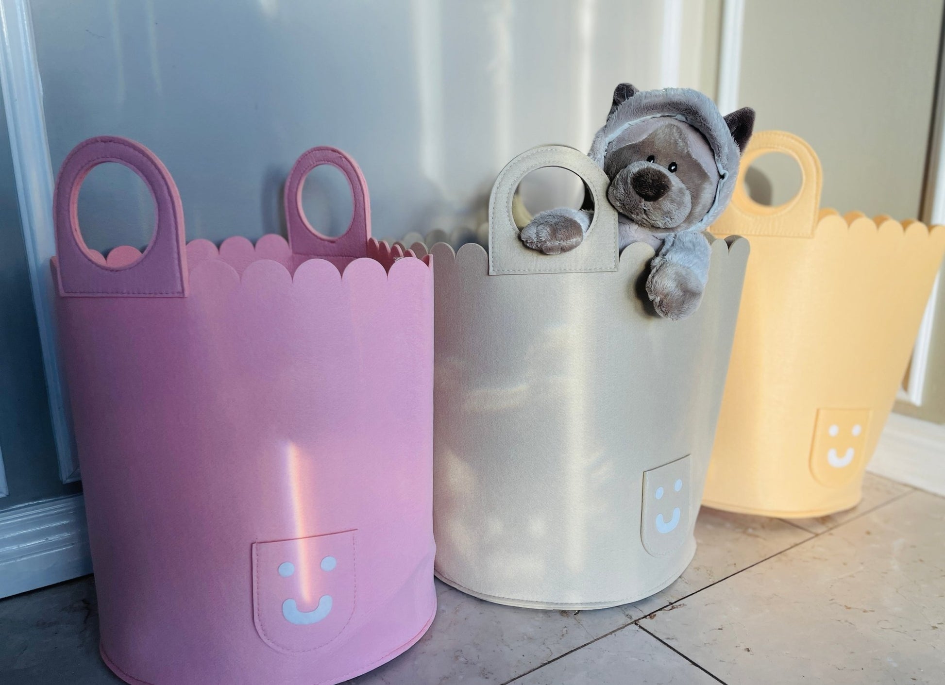 Cheerful Kids' Felt Storage Basket: Round Handle in Soft Pink, Beige, and Yellow. Foldable Design with Ample Space for a Tidy and Playful Room. Perfect for Children's Room Organization - Simplidecor