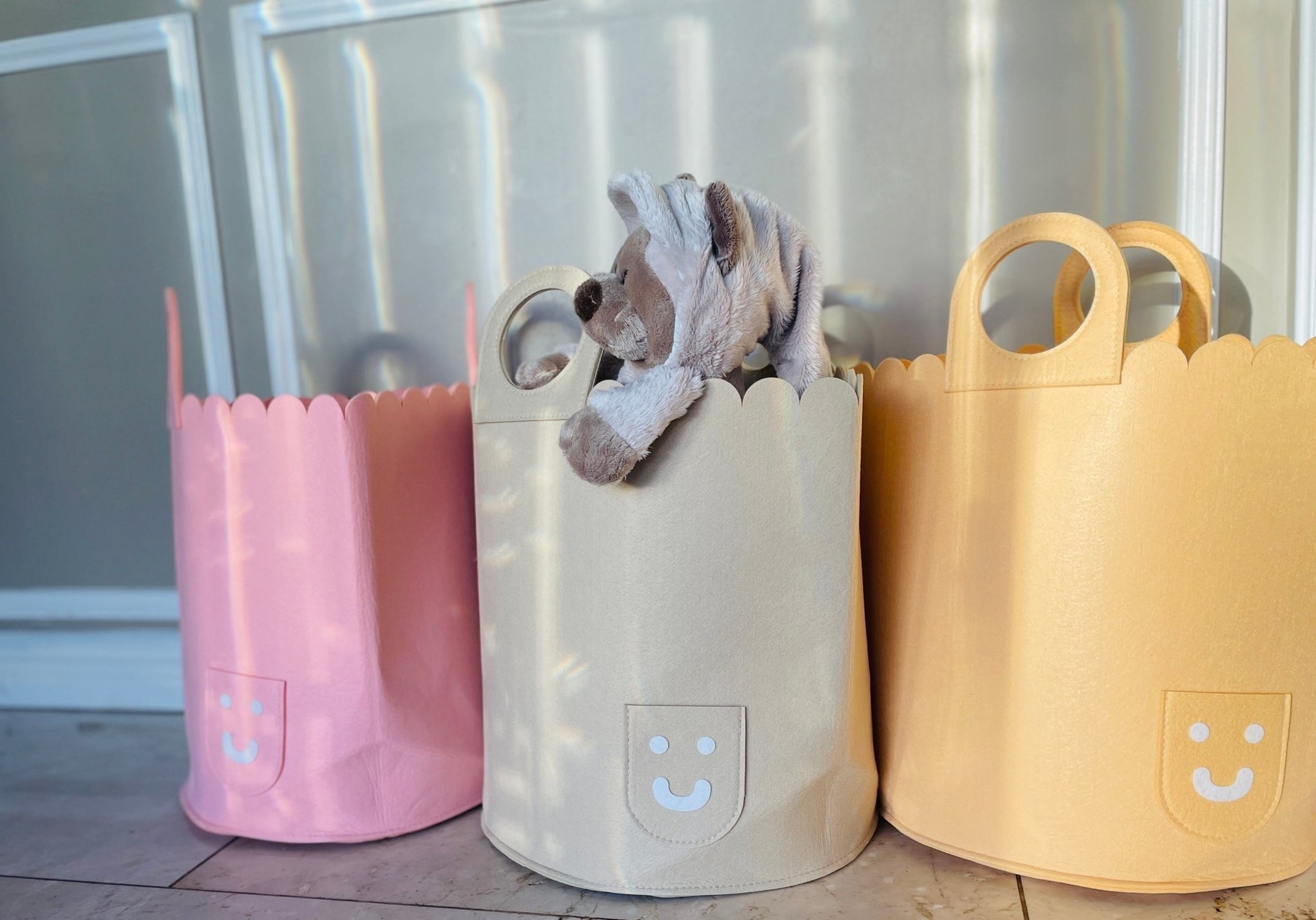 Cheerful Kids' Felt Storage Basket: Round Handle in Soft Pink, Beige, and Yellow. Foldable Design with Ample Space for a Tidy and Playful Room. Perfect for Children's Room Organization - Simplidecor