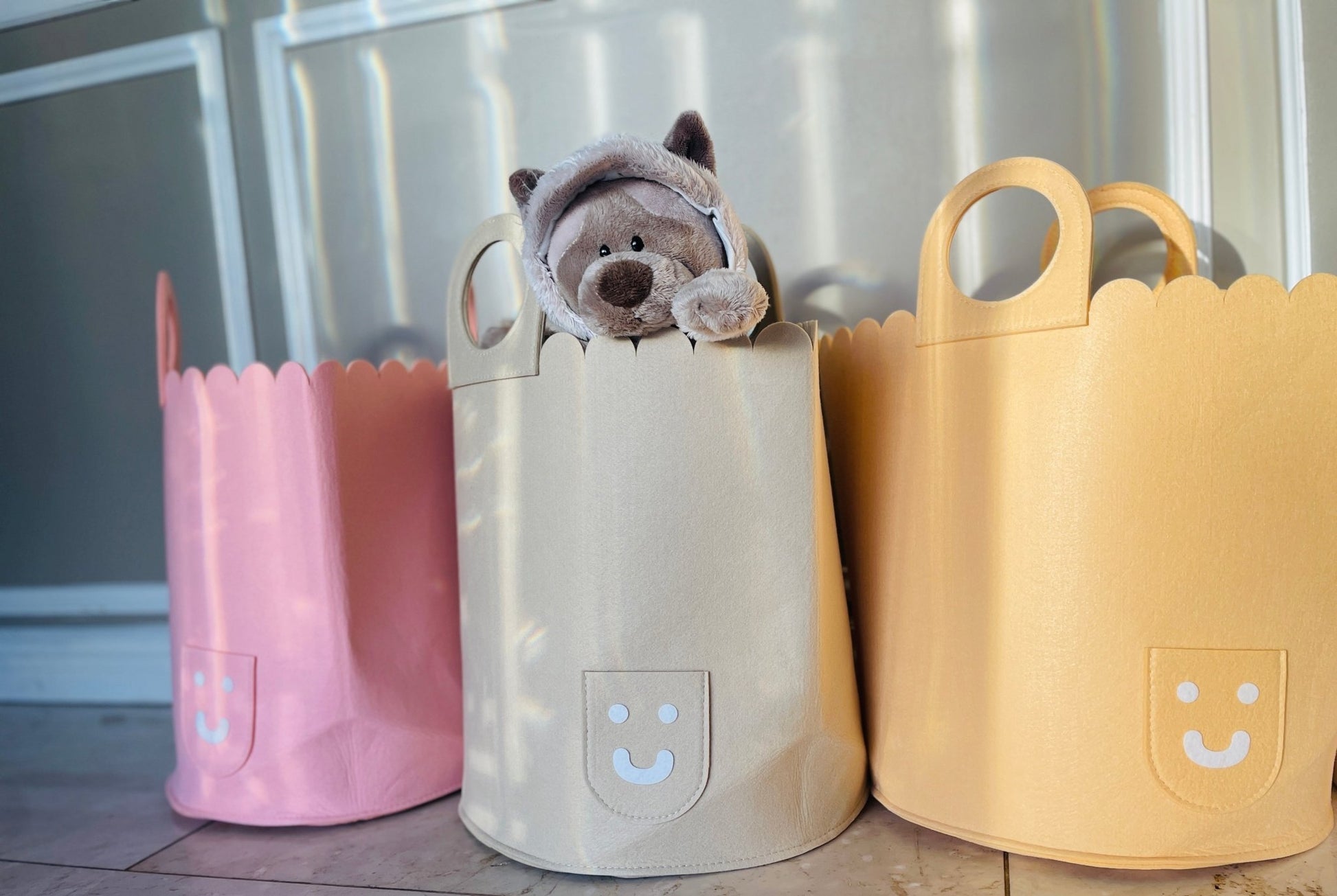 Cheerful Kids' Felt Storage Basket: Round Handle in Soft Pink, Beige, and Yellow. Foldable Design with Ample Space for a Tidy and Playful Room. Perfect for Children's Room Organization - Simplidecor