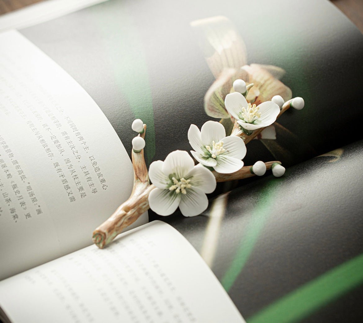 Elegance in Aroma: Handcrafted Ceramic Incense Holders with Plum Blossom and Osmanthus Branches – Perfect for Tranquil Homes and Thoughtful Gifts - Simplidecor