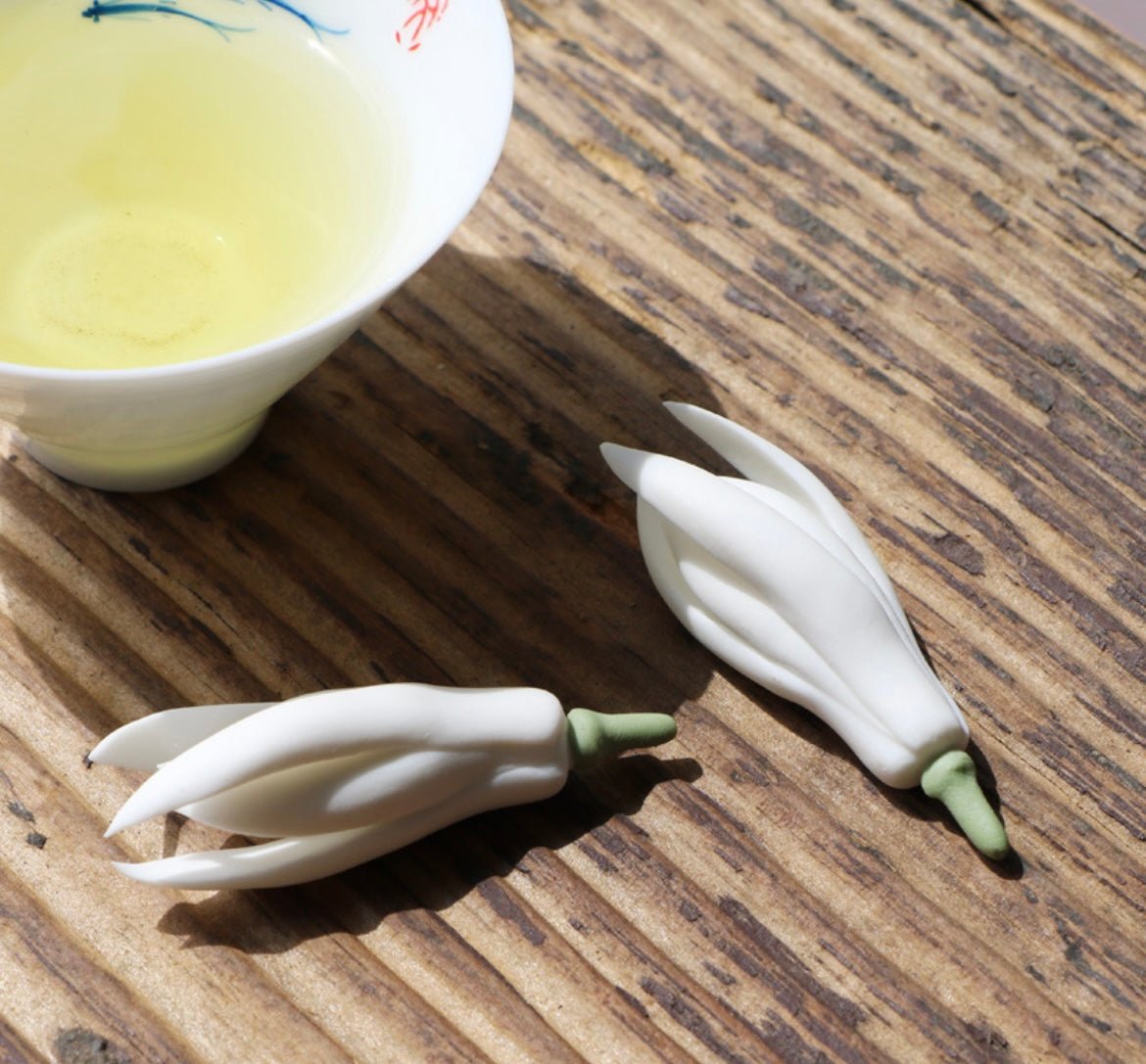 Elegance in Bloom: Handcrafted Ceramic Incense Holders with White Magnolia and Jasmine – Petite Treasures for Tranquil Spaces and Thoughtful Gifts - Simplidecor