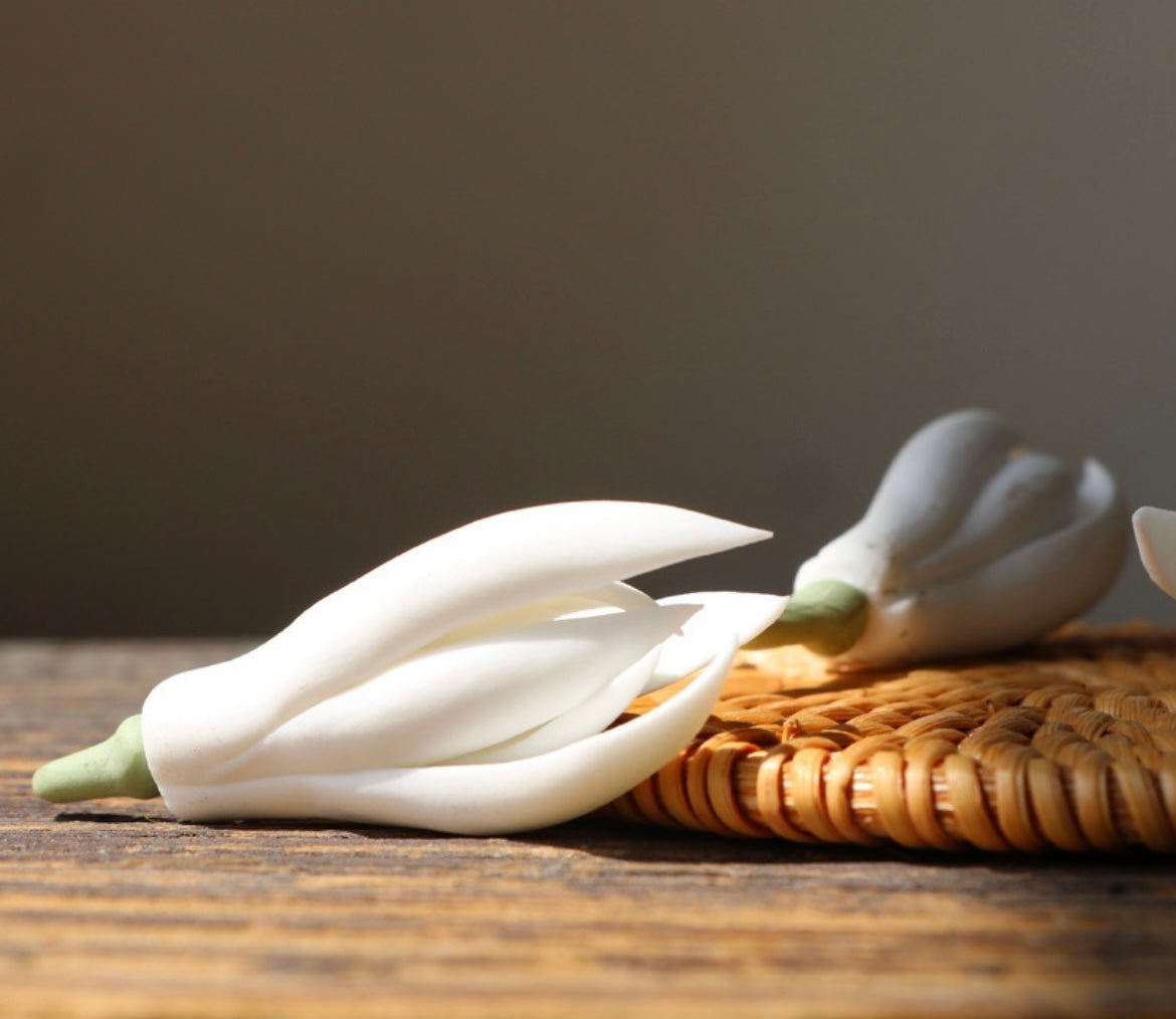 Elegance in Bloom: Handcrafted Ceramic Incense Holders with White Magnolia and Jasmine – Petite Treasures for Tranquil Spaces and Thoughtful Gifts - Simplidecor