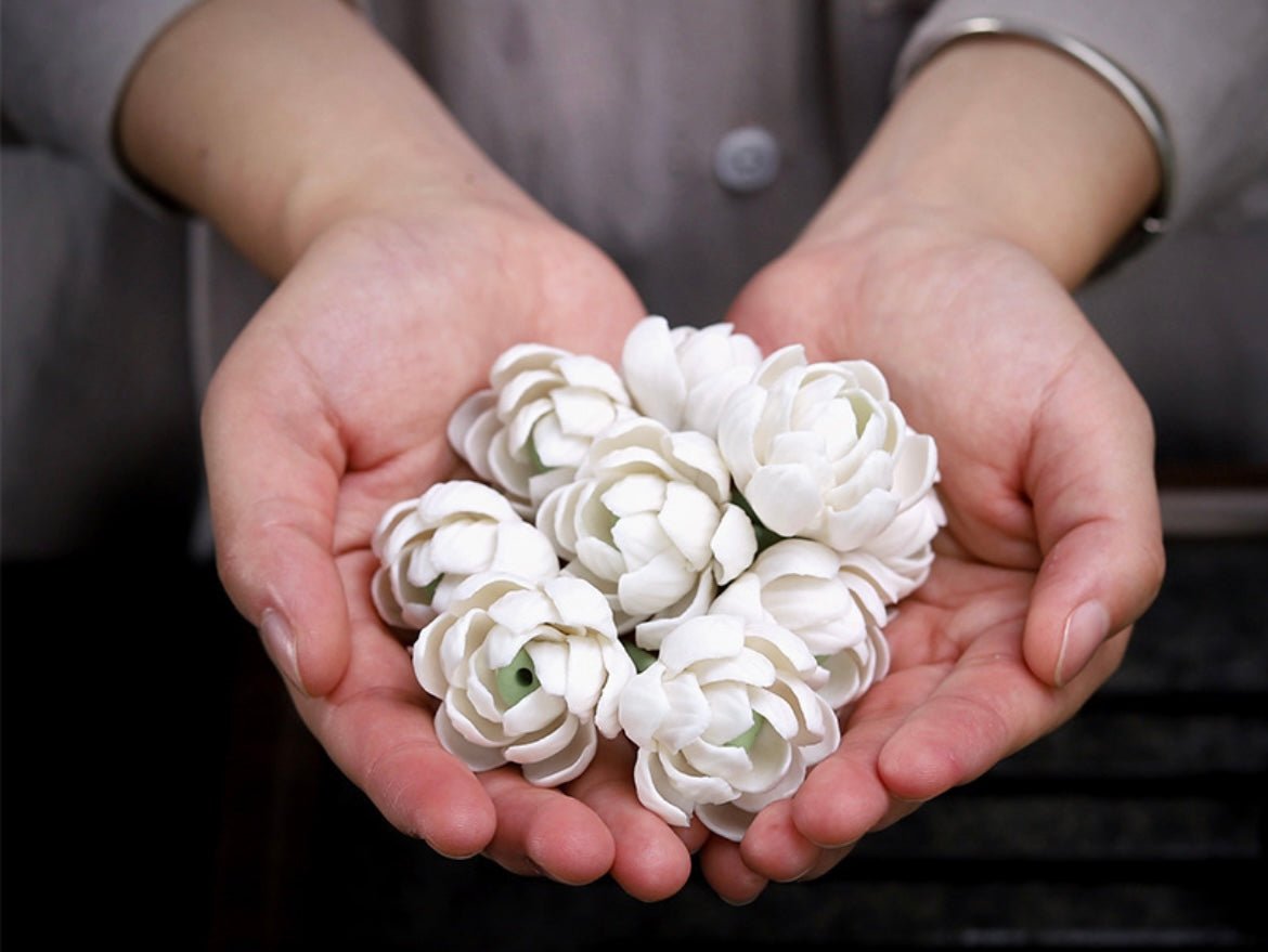 Elegance in Bloom: Handcrafted Ceramic Incense Holders with White Magnolia and Jasmine – Petite Treasures for Tranquil Spaces and Thoughtful Gifts - Simplidecor