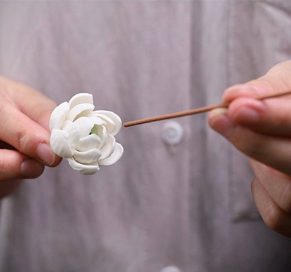 Elegance in Bloom: Handcrafted Ceramic Incense Holders with White Magnolia and Jasmine – Petite Treasures for Tranquil Spaces and Thoughtful Gifts - Simplidecor