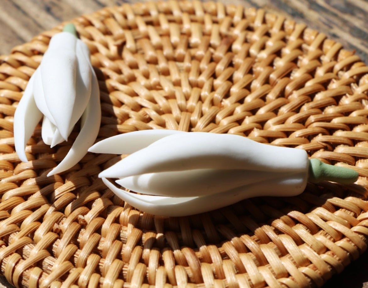 Elegance in Bloom: Handcrafted Ceramic Incense Holders with White Magnolia and Jasmine – Petite Treasures for Tranquil Spaces and Thoughtful Gifts - Simplidecor