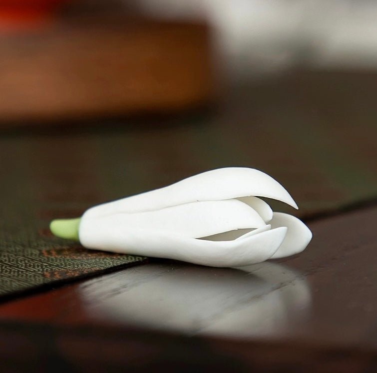 Elegance in Bloom: Handcrafted Ceramic Incense Holders with White Magnolia and Jasmine – Petite Treasures for Tranquil Spaces and Thoughtful Gifts - Simplidecor