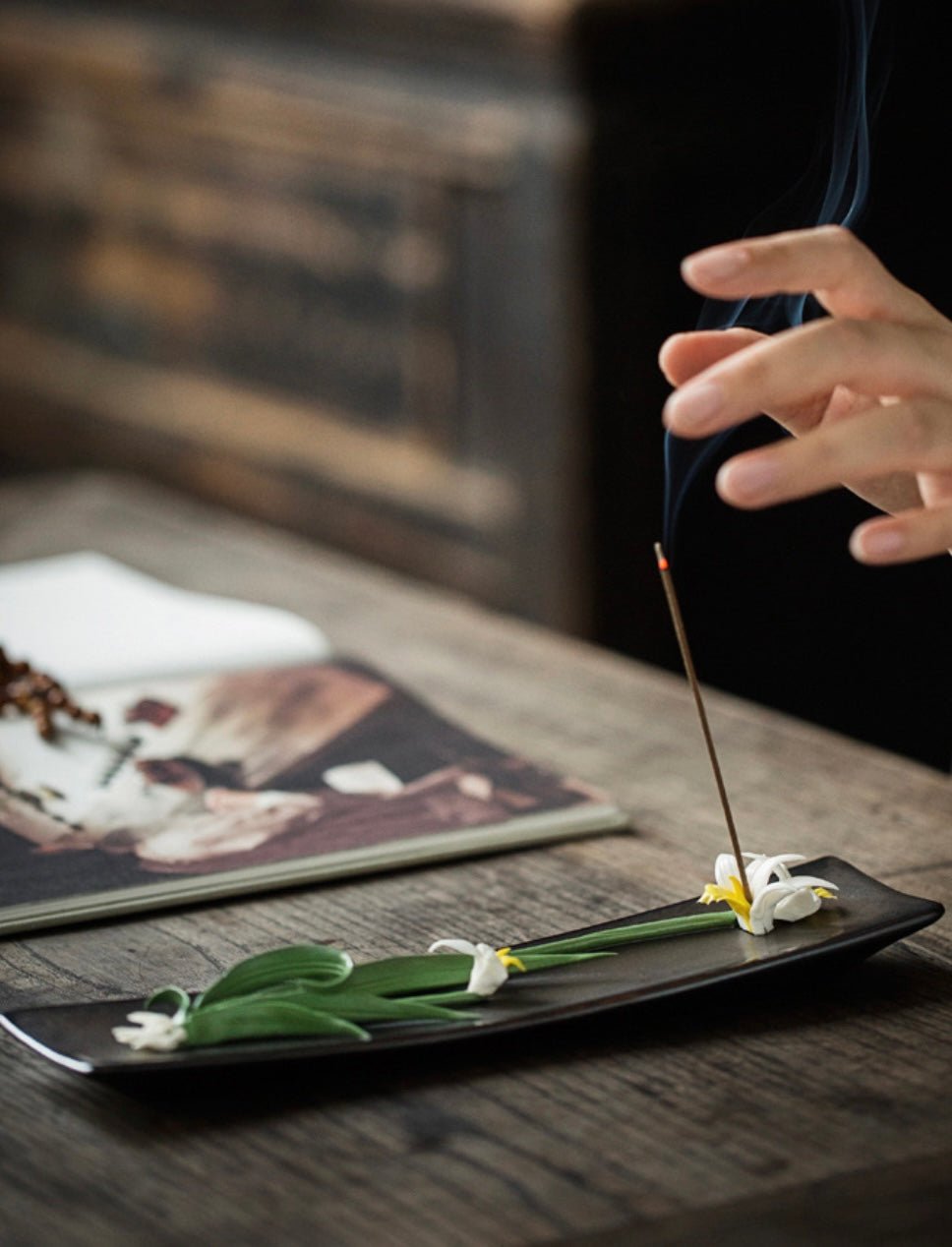 Elegance in Bloom: Handcrafted Ceramic Incense Tray with White Narcissus, Pink Peony, or Red Plum Blossom – Perfect Home Accent and Thoughtful Gift for Yoga Enthusiasts - Simplidecor