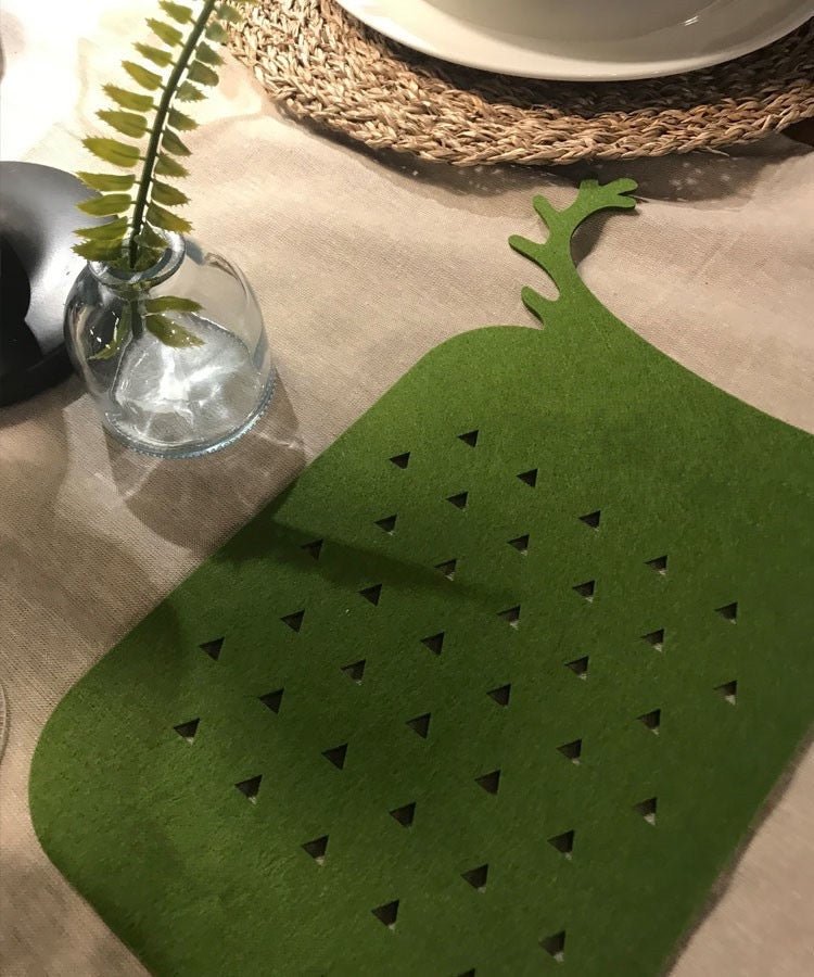 Elevate Your Christmas Decor with Stylish Reindeer Felt Table Mats: Versatile, Minimalist, and Charming Gifts in Green, Black, and Beige. Add a Touch of Holiday Magic to Your Table - Simplidecor