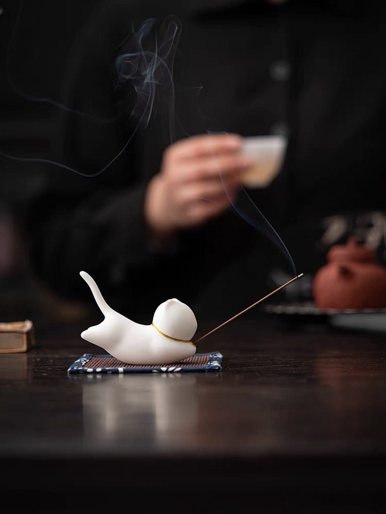 Elevate Your Space with Tranquility: White Jade Handcrafted Ceramic Cat Incense Holder – Ideal for Home and Study Décor, a Perfect Gift - Simplidecor