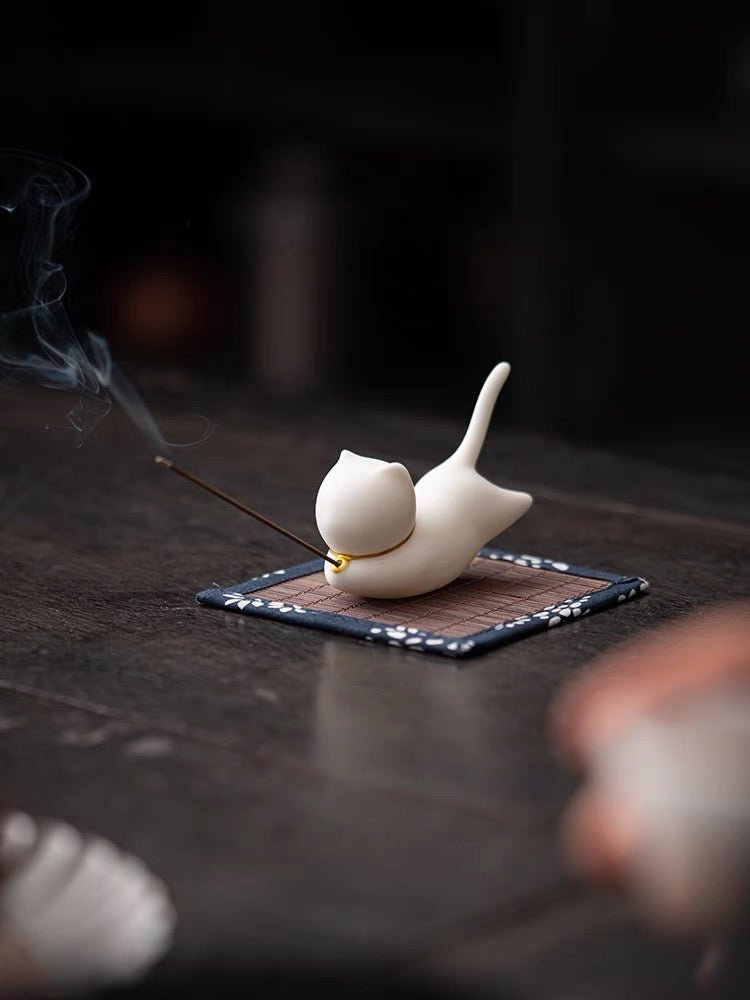 Elevate Your Space with Tranquility: White Jade Handcrafted Ceramic Cat Incense Holder – Ideal for Home and Study Décor, a Perfect Gift - Simplidecor