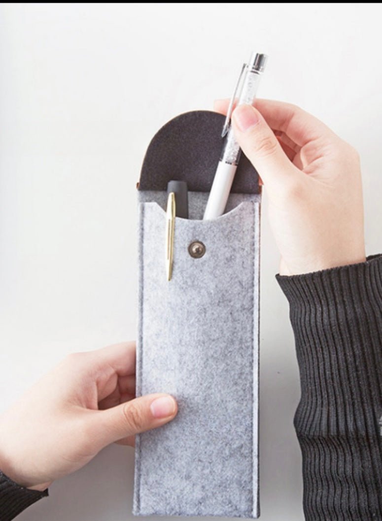 Elevate Your Workspace with Stylish Felt Pencil Cases: Diverse Flat and Round Designs for Effortless and Organized Stationery Storage. Simplify Your Desk with Minimalist Practicality - Simplidecor