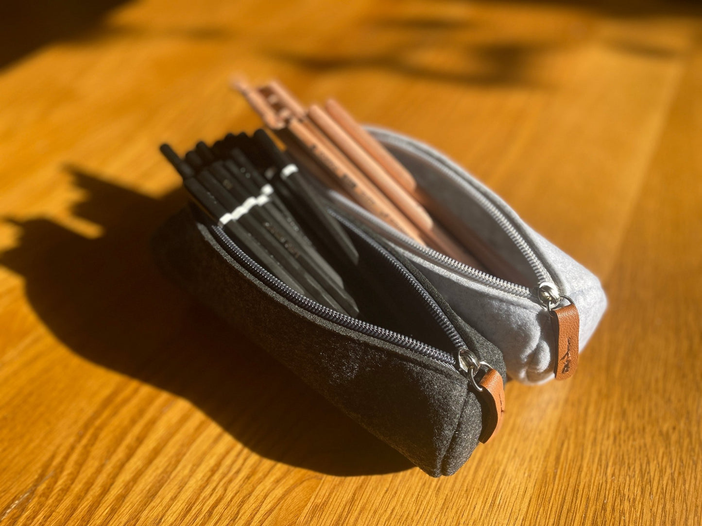 Elevate Your Workspace with Stylish Felt Pencil Cases: Diverse Flat and Round Designs for Effortless and Organized Stationery Storage. Simplify Your Desk with Minimalist Practicality - Simplidecor