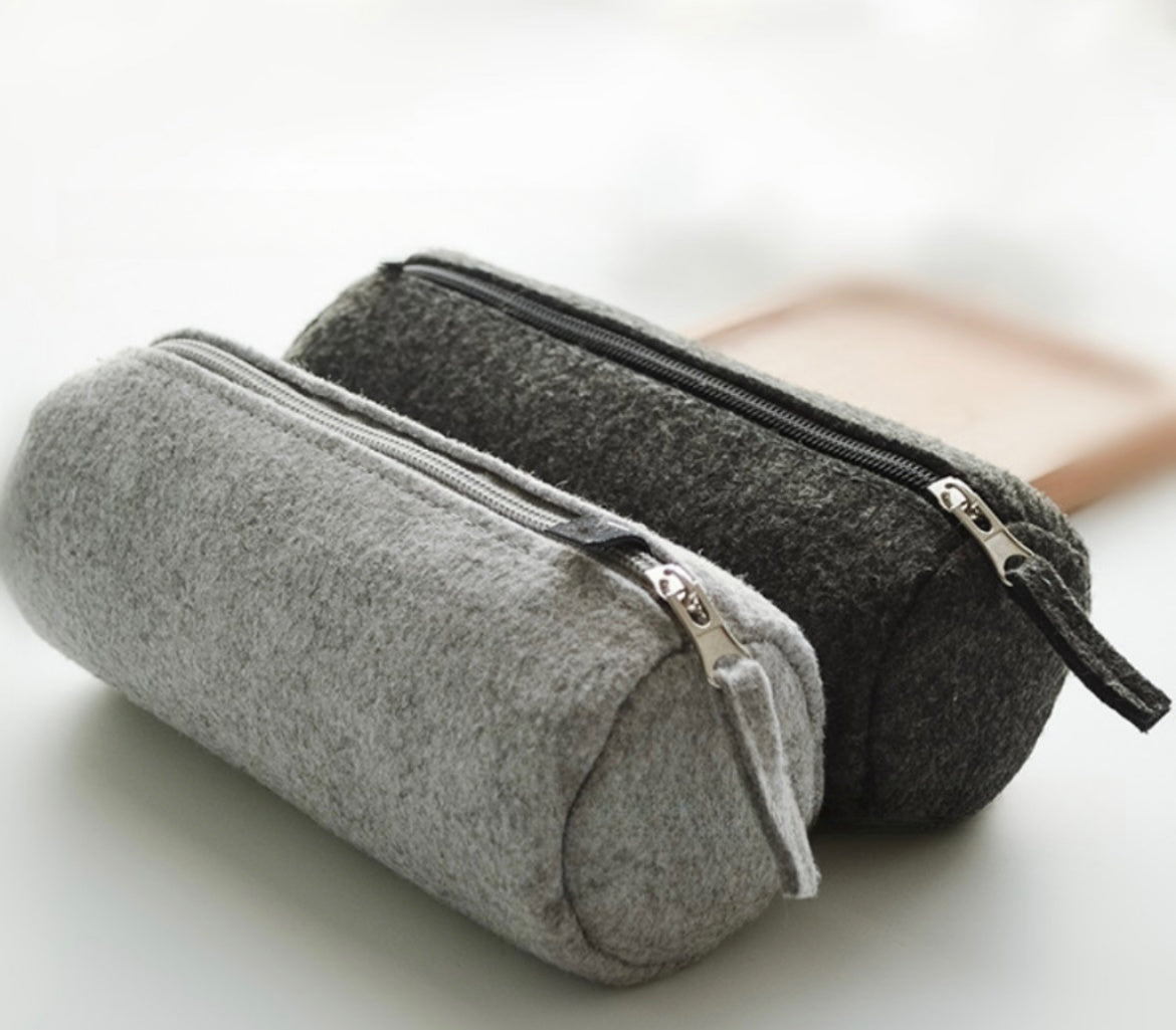 Elevate Your Workspace with Stylish Felt Pencil Cases: Diverse Flat and Round Designs for Effortless and Organized Stationery Storage. Simplify Your Desk with Minimalist Practicality - Simplidecor