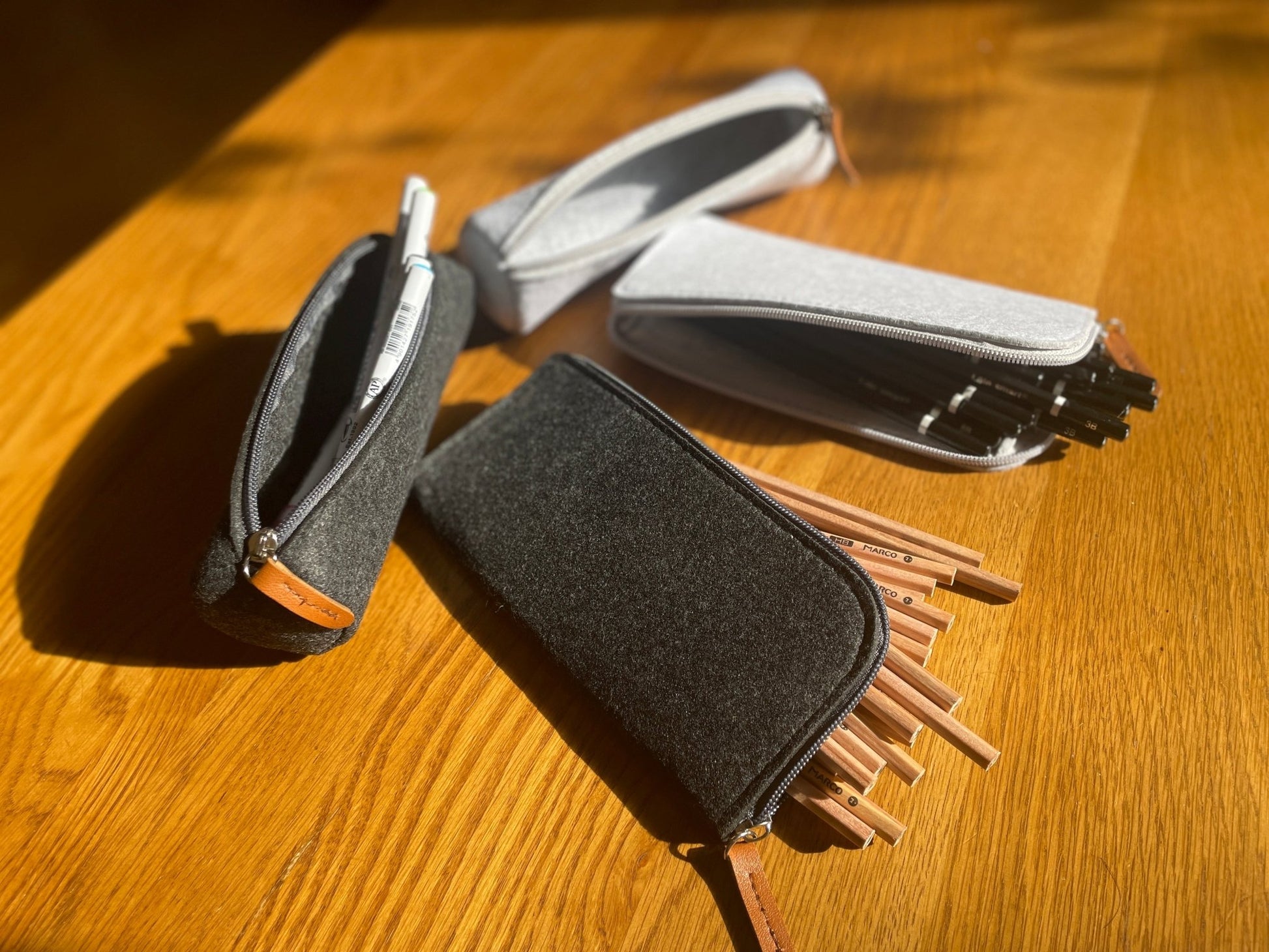 Elevate Your Workspace with Stylish Felt Pencil Cases: Diverse Flat and Round Designs for Effortless and Organized Stationery Storage. Simplify Your Desk with Minimalist Practicality - Simplidecor