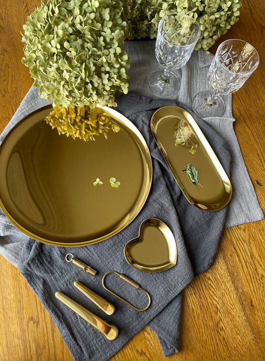 Golden Stainless Steel Tray: A chic serving tray, jewelry organizer, and stylish desktop accessory. Elevate your space with organized flair. Perfect for Christmas decor or a trendy gift for new homes and festive occasions. - Simplidecor