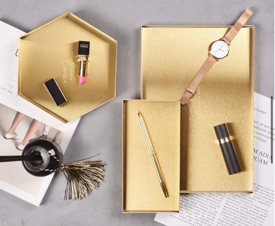 Golden Stainless Steel Tray: Elevate home decor with style. Ideal for serving essentials, showcasing jewelry, and festive decorations. Perfect for new home gifts or special occasions. - Simplidecor