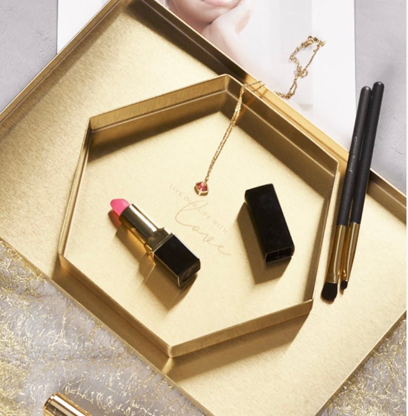 Golden Stainless Steel Tray: Elevate home decor with style. Ideal for serving essentials, showcasing jewelry, and festive decorations. Perfect for new home gifts or special occasions. - Simplidecor