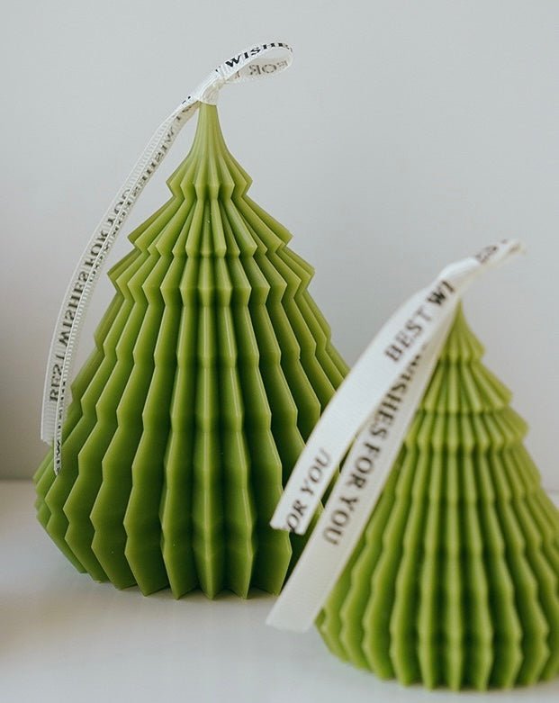 Handcrafted Christmas Tree Candles – Red Cedar wood, Green Forest Moss, and White English Bluebell Scents. Elegant for a Merry Christmas Atmosphere. Holiday Gift Choice! - Simplidecor