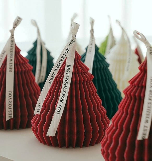 Handcrafted Christmas Tree Candles – Red Cedar wood, Green Forest Moss, and White English Bluebell Scents. Elegant for a Merry Christmas Atmosphere. Holiday Gift Choice! - Simplidecor