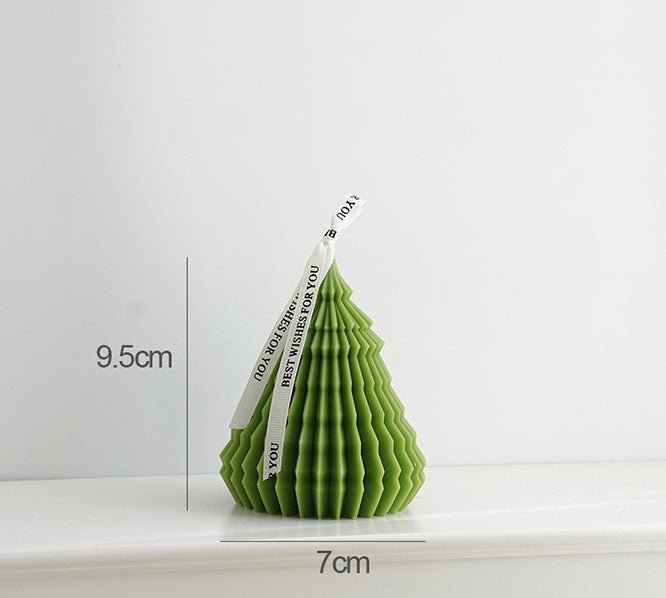 Handcrafted Christmas Tree Candles – Red Cedar wood, Green Forest Moss, and White English Bluebell Scents. Elegant for a Merry Christmas Atmosphere. Holiday Gift Choice! - Simplidecor