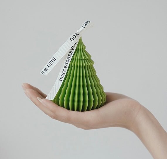 Handcrafted Christmas Tree Candles – Red Cedar wood, Green Forest Moss, and White English Bluebell Scents. Elegant for a Merry Christmas Atmosphere. Holiday Gift Choice! - Simplidecor