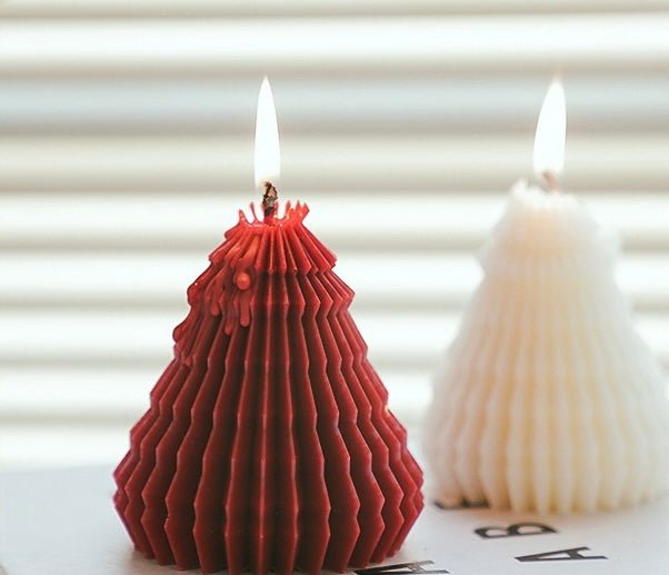 Handcrafted Christmas Tree Candles – Red Cedar wood, Green Forest Moss, and White English Bluebell Scents. Elegant for a Merry Christmas Atmosphere. Holiday Gift Choice! - Simplidecor