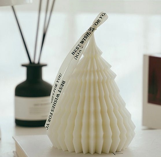 Handcrafted Christmas Tree Candles – Red Cedar wood, Green Forest Moss, and White English Bluebell Scents. Elegant for a Merry Christmas Atmosphere. Holiday Gift Choice! - Simplidecor