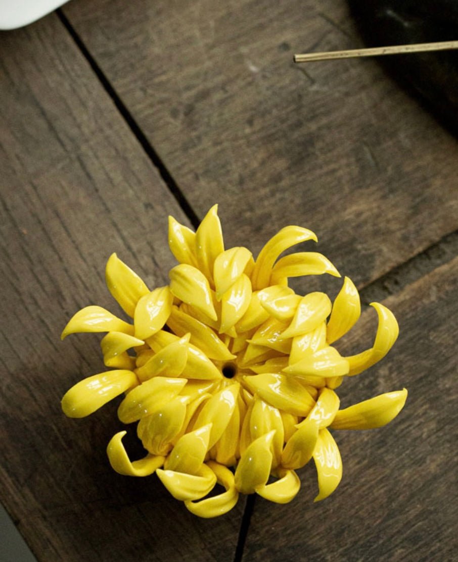 Handcrafted Elegance: Ceramic Chrysanthemum and Lotus Incense Holder – A Tranquil Touch for Stylish Home Decor and Unique Gift Selection - Simplidecor