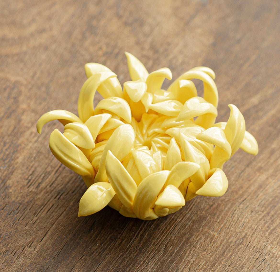 Handcrafted Elegance: Ceramic Chrysanthemum and Lotus Incense Holder – A Tranquil Touch for Stylish Home Decor and Unique Gift Selection - Simplidecor