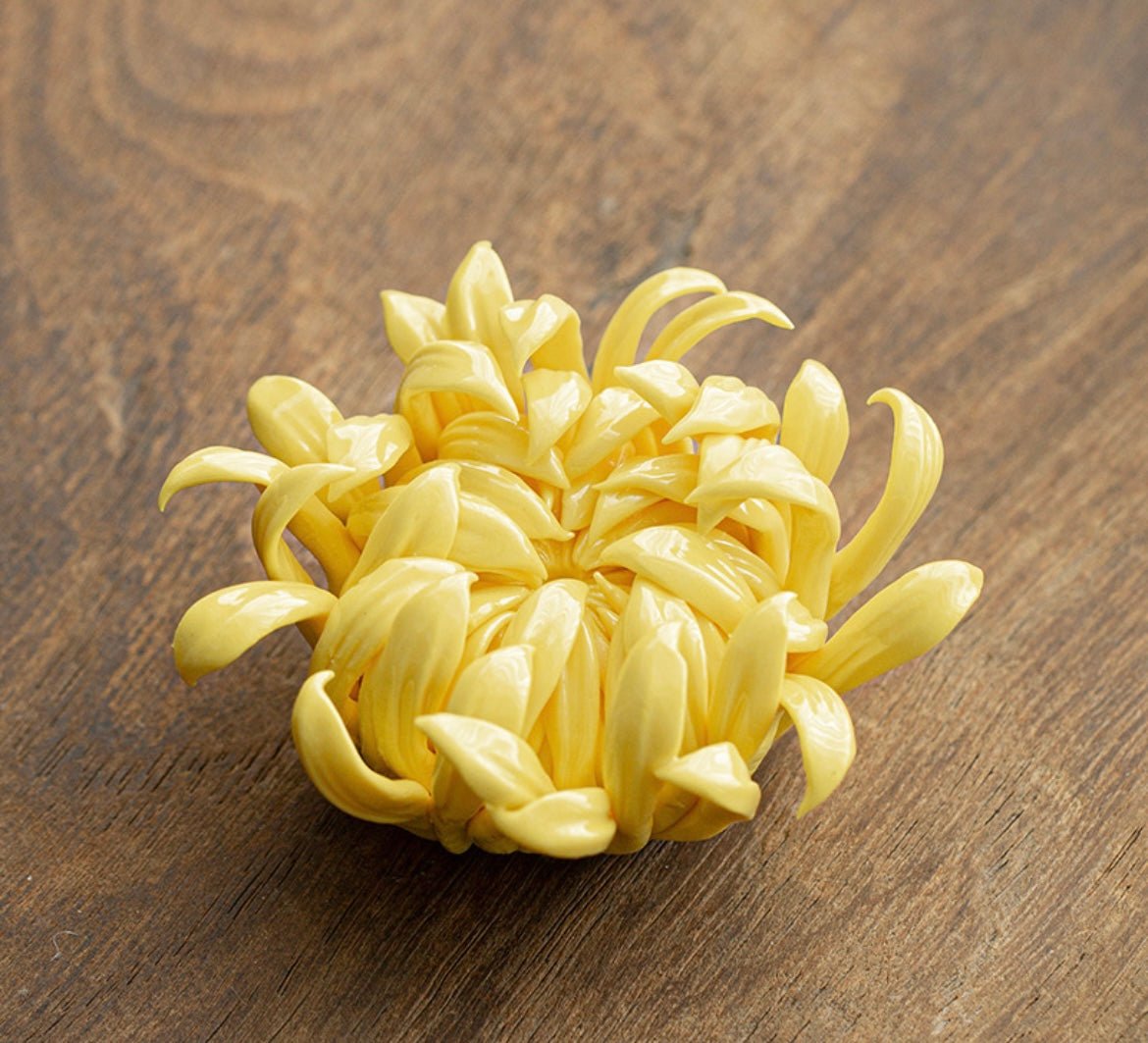 Handcrafted Elegance: Ceramic Chrysanthemum and Lotus Incense Holder – A Tranquil Touch for Stylish Home Decor and Unique Gift Selection - Simplidecor