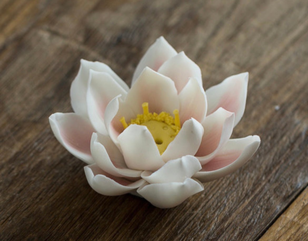 Handcrafted Elegance: Ceramic Chrysanthemum and Lotus Incense Holder – A Tranquil Touch for Stylish Home Decor and Unique Gift Selection - Simplidecor