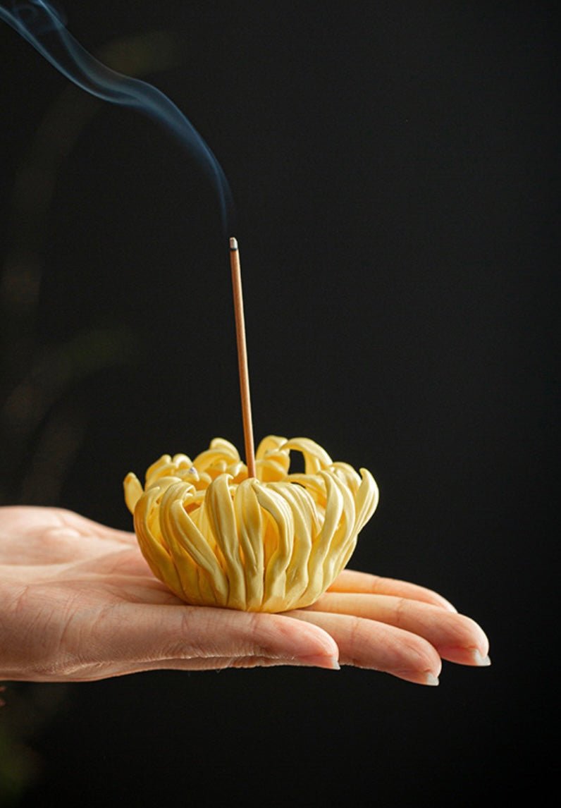 Handcrafted Elegance: Ceramic Chrysanthemum and Lotus Incense Holder – A Tranquil Touch for Stylish Home Decor and Unique Gift Selection - Simplidecor