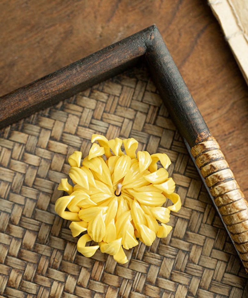 Handcrafted Elegance: Ceramic Chrysanthemum and Lotus Incense Holder – A Tranquil Touch for Stylish Home Decor and Unique Gift Selection - Simplidecor