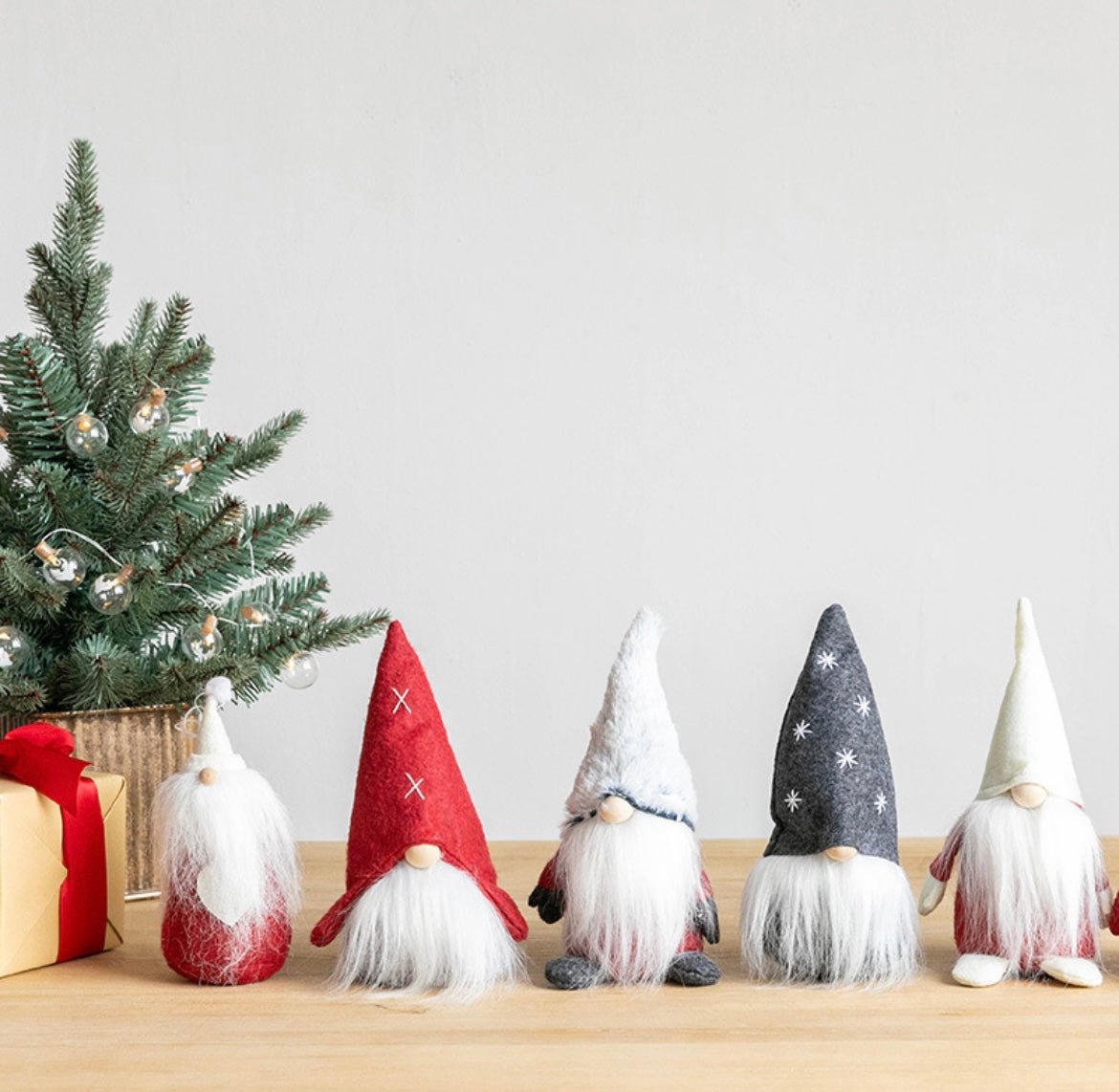 Handcrafted Gnome Series: Nordic Style Varieties for Ideal Christmas Gifts and Festive Scene Decor - Simplidecor