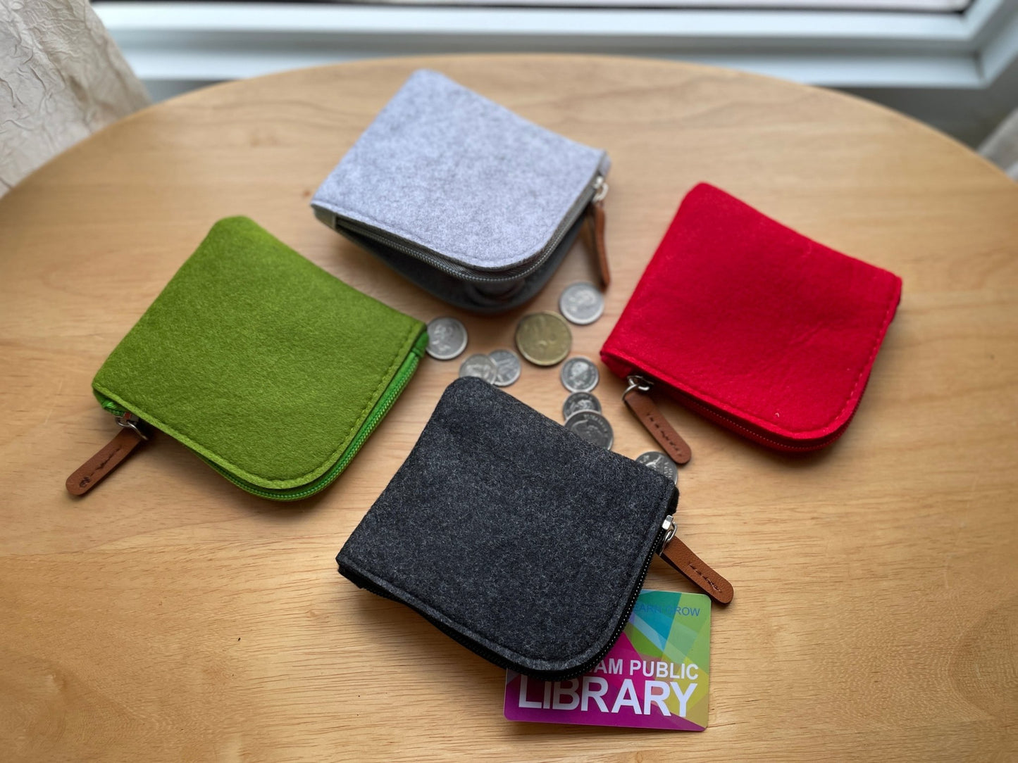 Simplify On - the - Go Living with our Mini Felt Purse: Compact, Stylish, and Versatile. Perfect for Organizing Keys, Coins, and Cards. Effortless Convenience in Your Pocket! - Simplidecor