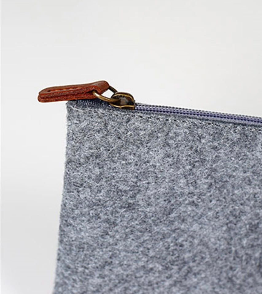 Simplify On - the - Go Living with our Mini Felt Purse: Compact, Stylish, and Versatile. Perfect for Organizing Keys, Coins, and Cards. Effortless Convenience in Your Pocket! - Simplidecor