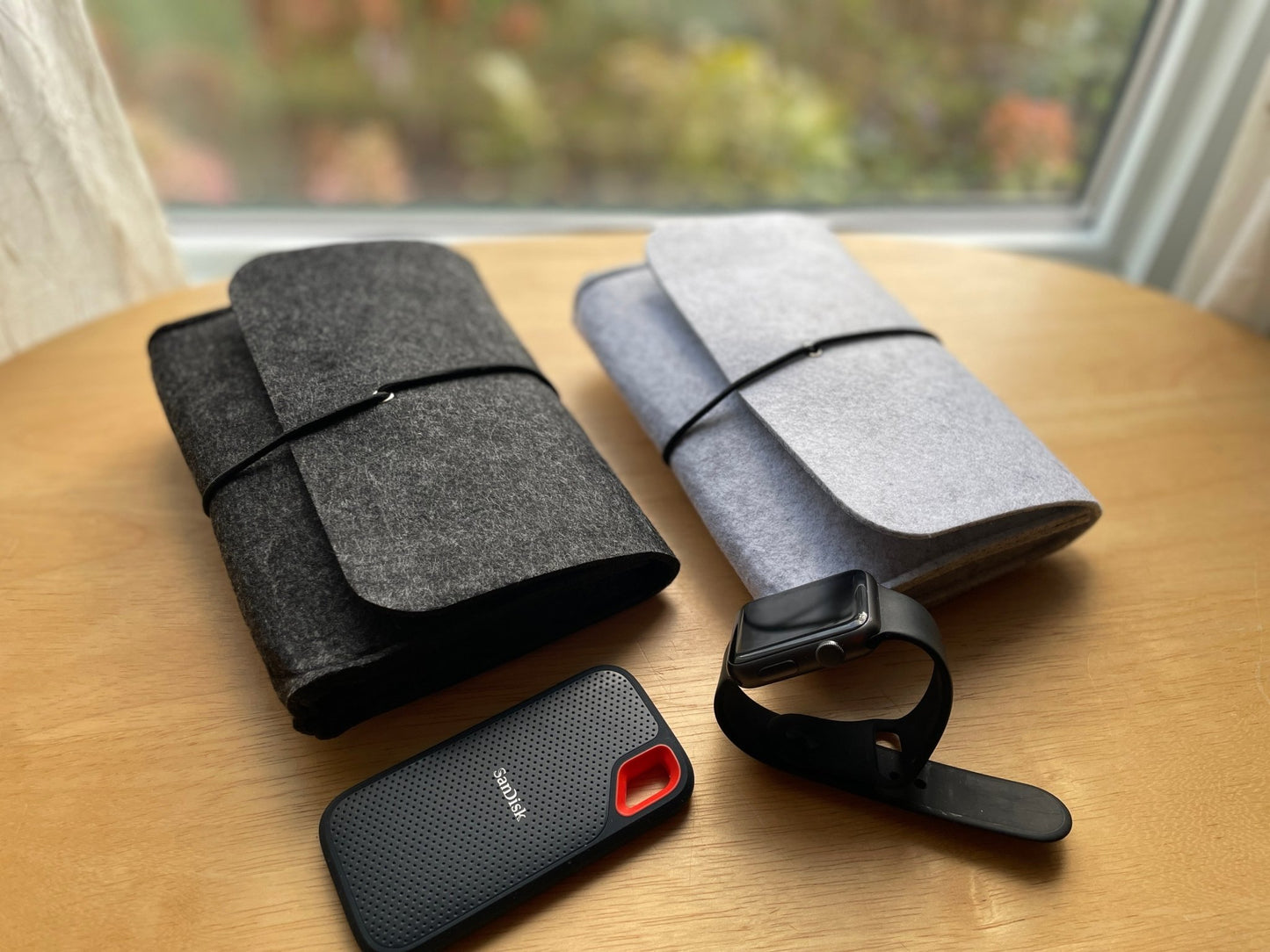 Simplify On - the - Go Organization with our Minimalist Felt Storage Pouch: Perfect for Chargers, Hard Drives, and Essentials. Light and Dark Gray Options for Effortless Style and Convenience! - Simplidecor