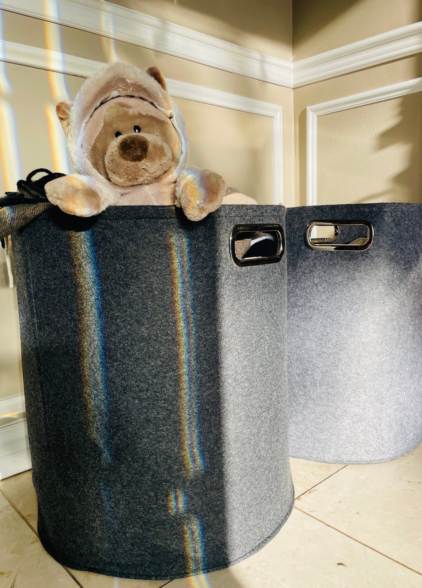 Spacious Foldable Felt Storage Basket with Metal Handle for Easy Care. Perfect for Laundry, Toys, and Closet Storage. Elevate Your Home with Stylish and Functional Organization - Simplidecor