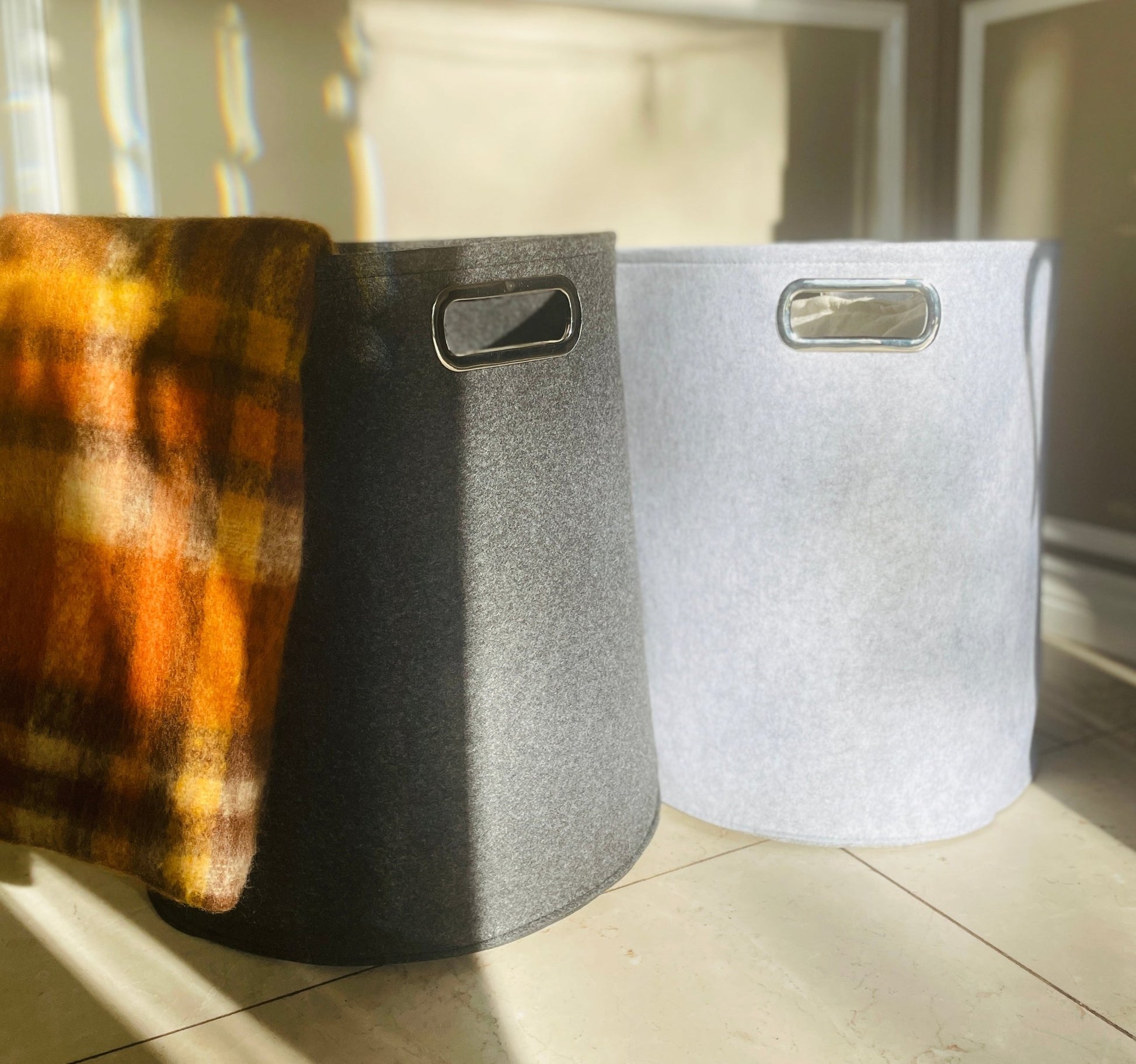 Spacious Foldable Felt Storage Basket with Metal Handle for Easy Care. Perfect for Laundry, Toys, and Closet Storage. Elevate Your Home with Stylish and Functional Organization - Simplidecor