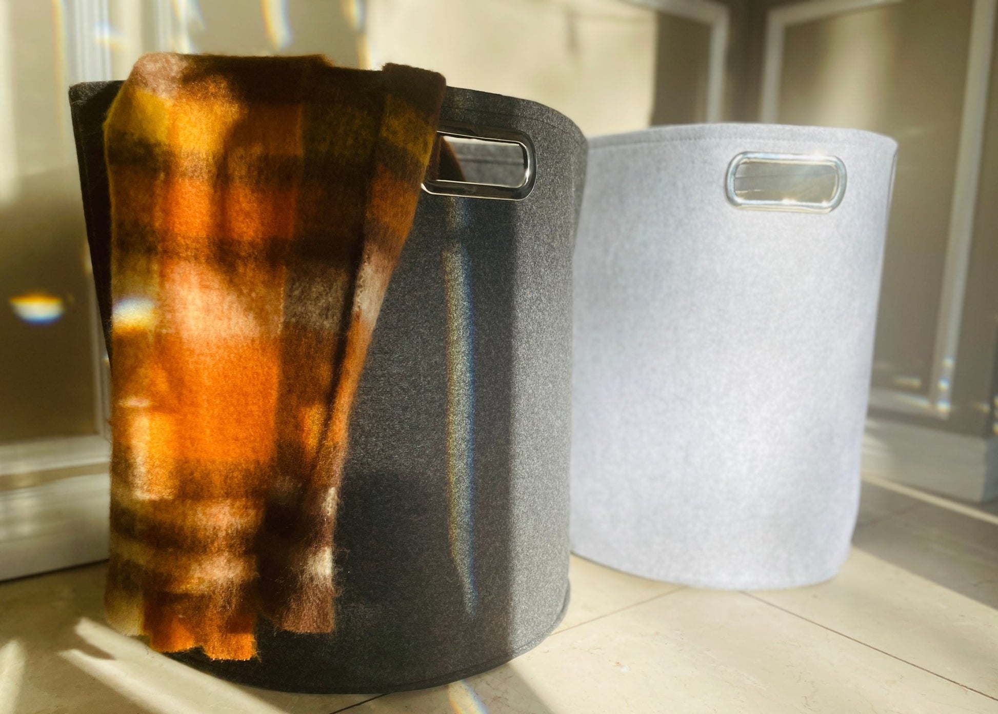 Spacious Foldable Felt Storage Basket with Metal Handle for Easy Care. Perfect for Laundry, Toys, and Closet Storage. Elevate Your Home with Stylish and Functional Organization - Simplidecor