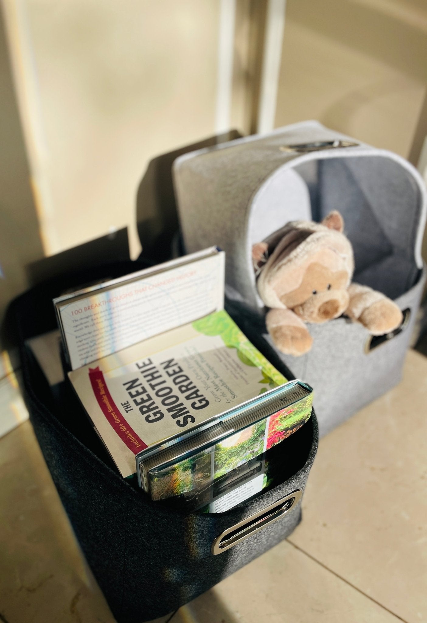 Spacious Foldable Felt Storage Basket with Metal Handle for Easy Care. Perfect for Laundry, Toys, and Closet Storage. Elevate Your Home with Stylish and Functional Organization - Simplidecor