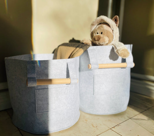 Stylish Grey Felt Storage Basket with Wooden Handle - Spacious, Foldable, and Versatile Home Organization for Laundry, Toys, and More! Elevate Your Space with Functional Style - Simplidecor